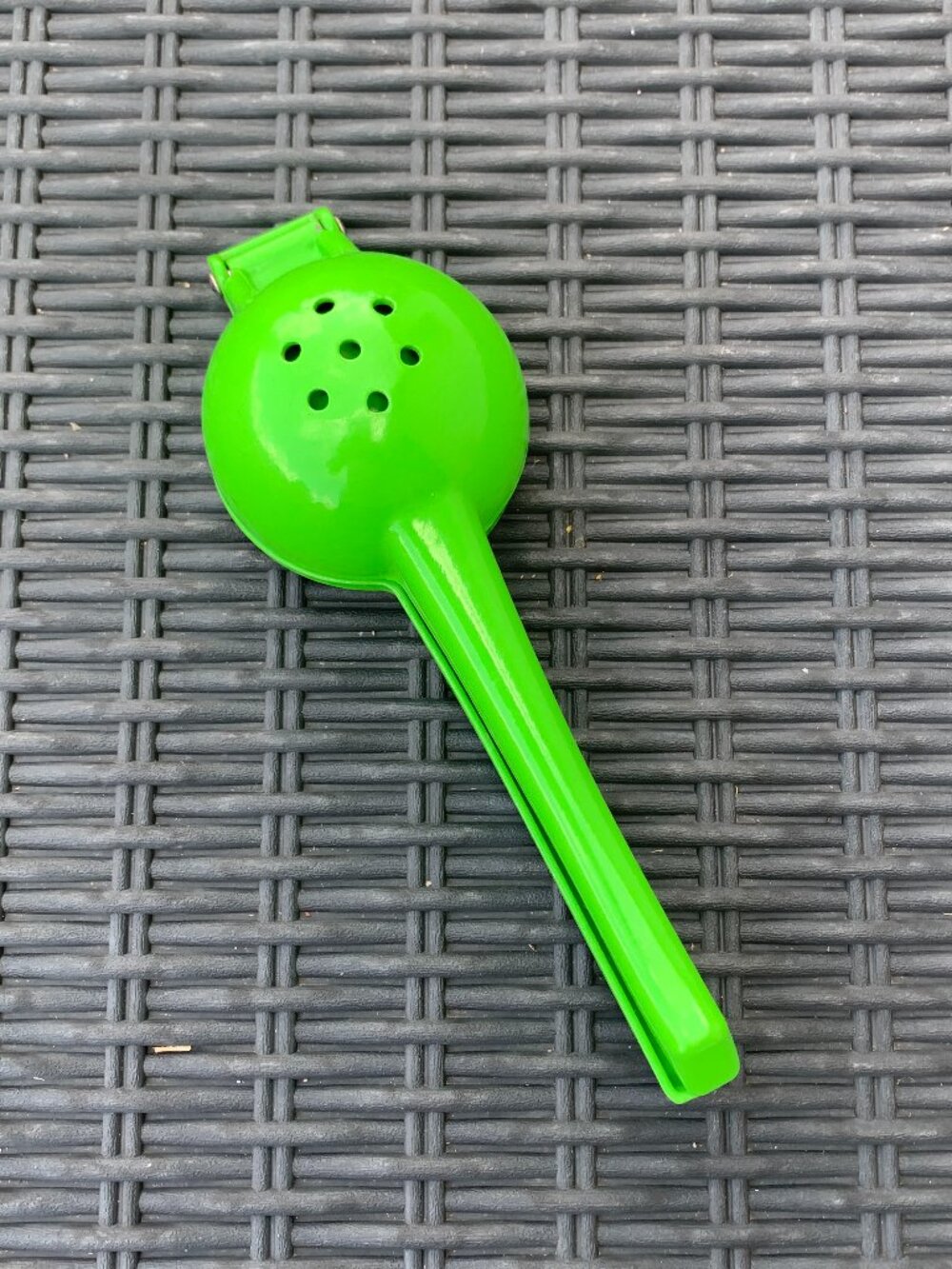 Bright Green Handheld Metal Lime Squeezer / Citrus Juicer